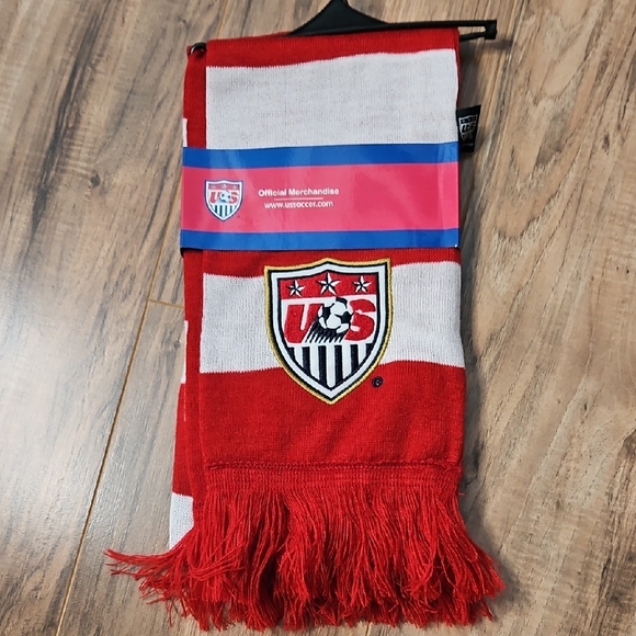 US Soccer Accessories - United States Women's Red and White Soccer Scarf NWOT